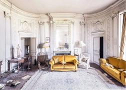 Sestavljanka RAVENSBURGER izgubljena mesta: beli prostor (1000 koščkov)