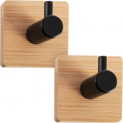 Samolepilni leseni stenski kavlji s črnim kovom 4,5 × 4,5 cm – set 2 kos