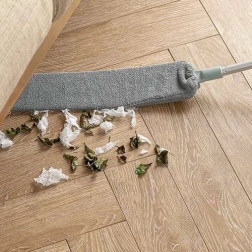 Teleskopska brisalna krtača z dvema nastavkoma