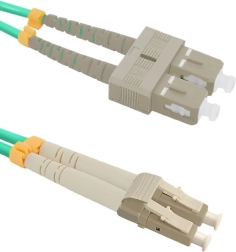 Optični patchcord LC/UPC-SC/UPC večmodni OM4 1 m