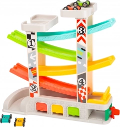 Dirkalna steza s parkiriščem in garažami