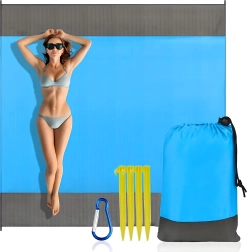 Velika vodoodporna plažna in piknik odeja 210 × 200 cm z ovitkom