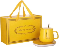 Električni grelnik napitkov z rumeno skodelico in žličko