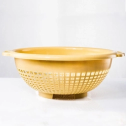 Plastično cedilo z ročaji – poljski izdelek