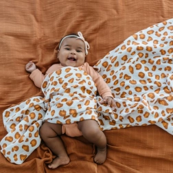 Tommy Lise bombažna muslinasta plenica beli leopard 120 × 120 cm