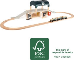 lesena železniška proga z postajo small foot