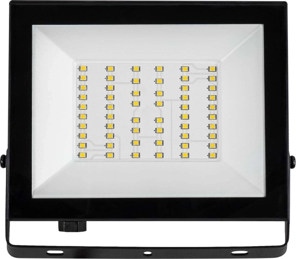 Močna in enakomerna svetlost za velike površine