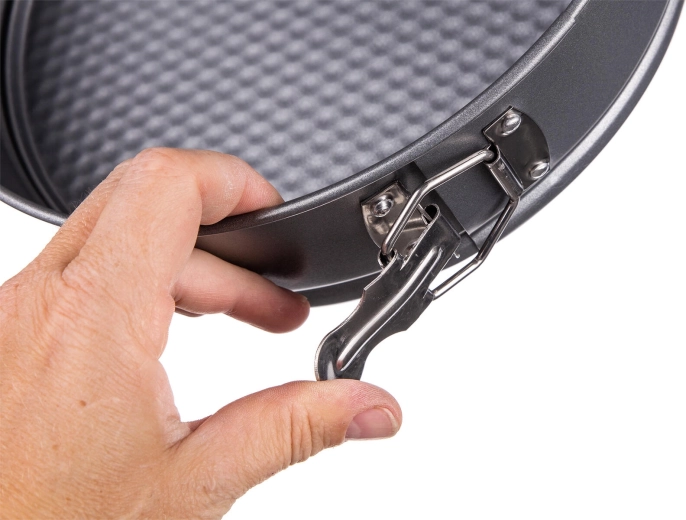 Preprosto odstranjevanje zahvaljujoč stranski zaponki