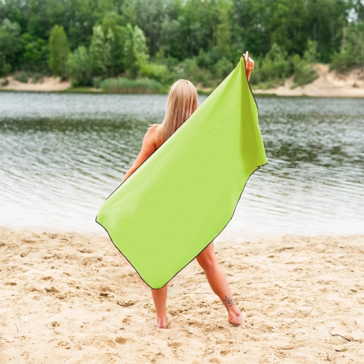 Univerzalna za fitnes, ob vodo in za kamp