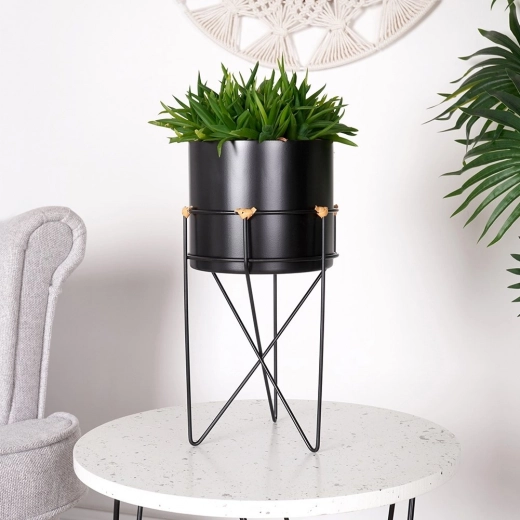 Elegantna mat črna izvedba