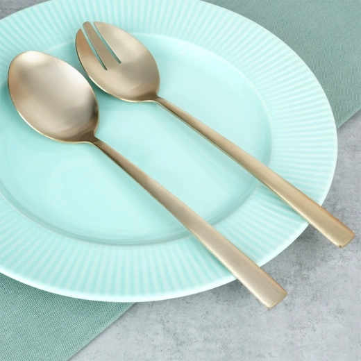 Elegantna zlata izvedba s satenskim učinkom