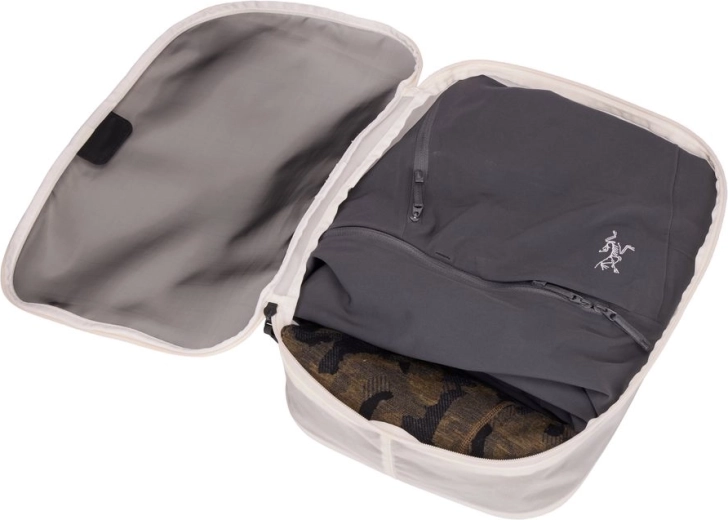 Durable YKK zippers and easy access