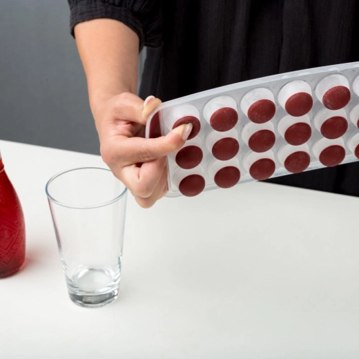 Enostavno odstranjevanje zahvaljujoč elastičnemu dnu