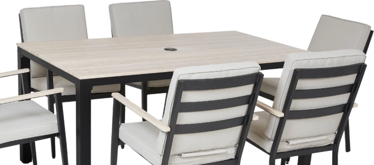 Funkcionalna miza z odprtino za senčnik