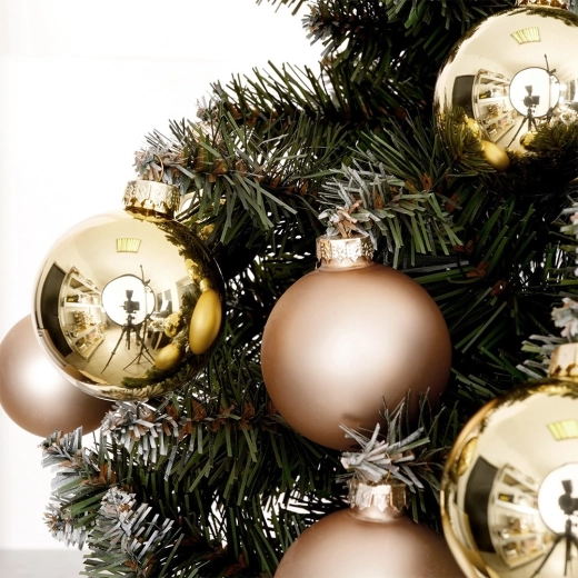 Mešanica mat in sijočih površin za popoln kontrast