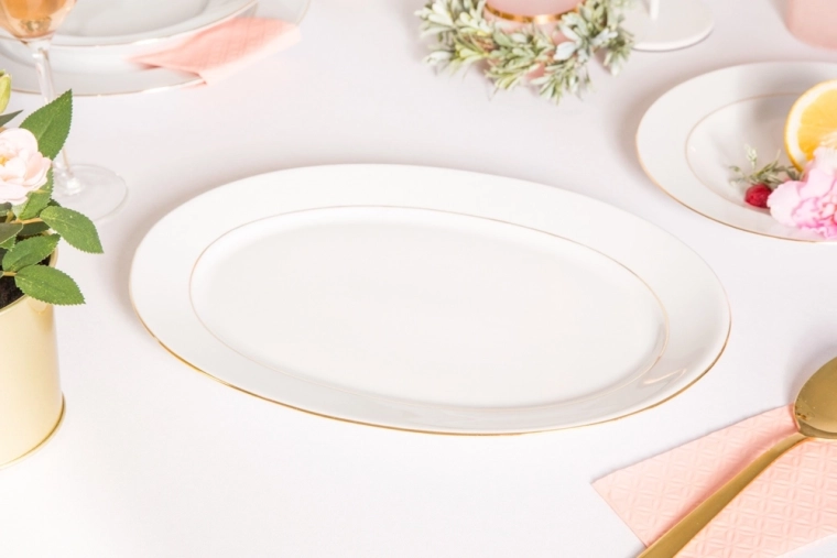 Brezčasen bel porcelan za vsako opremo