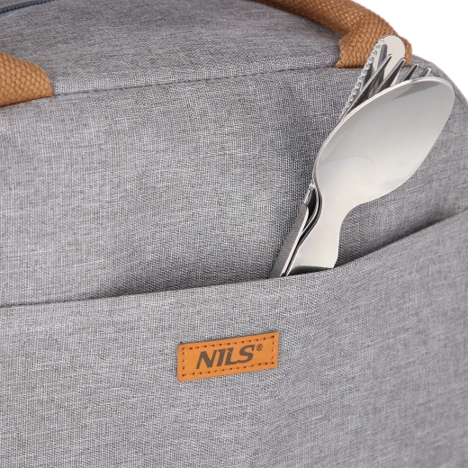 Praktičen sprednji žep in močni ročaji