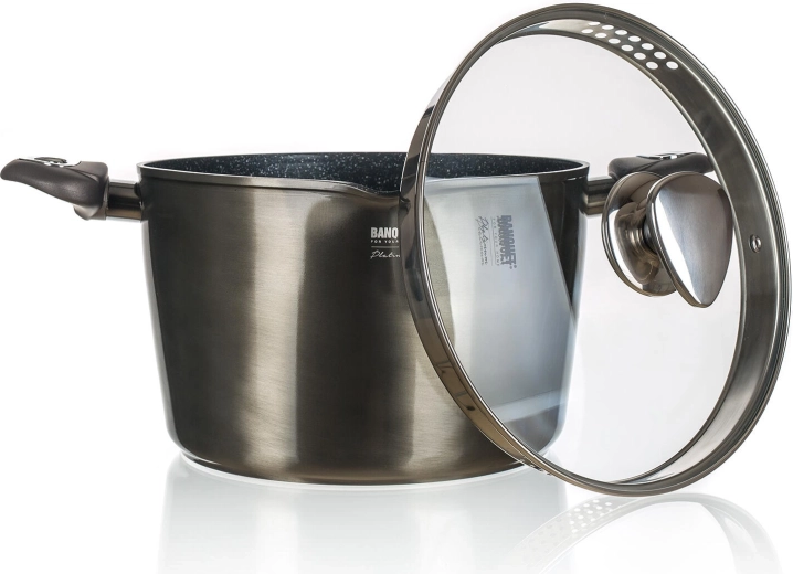 Praktičen izlivalnik in stekleni pokrov