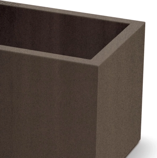 Lahek in hkrati odporen material