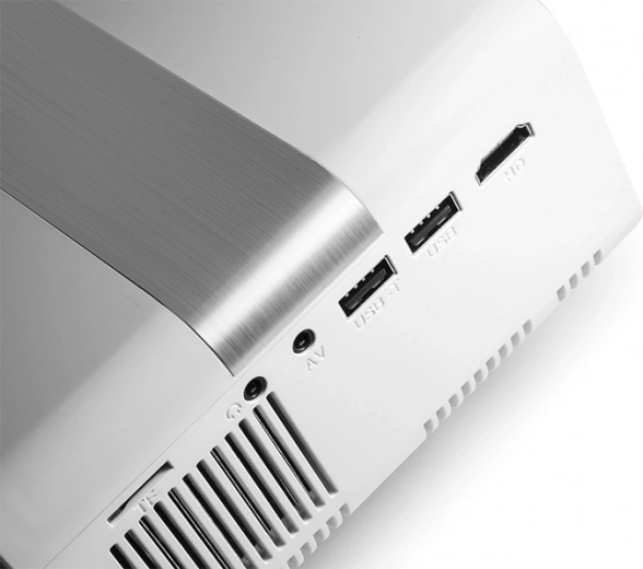 Enostavna povezava prek HDMI in USB