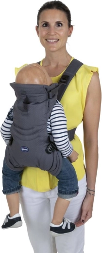 Ergonomski sedeč položaj v obliki M za zdrave kolke