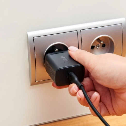 Pametna varnost in kompaktno ohišje