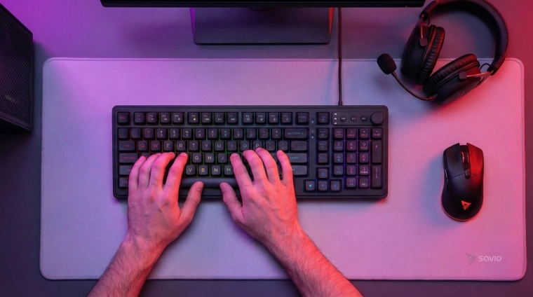 Tiha membranska stikala in vzdržljive ABS tipke