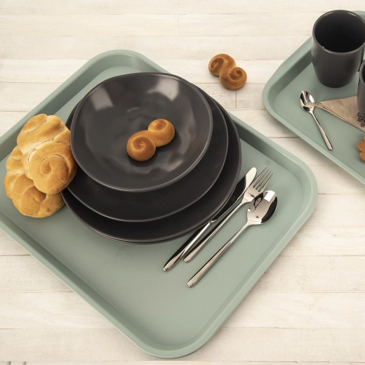 Large serving surface for comfortable carrying