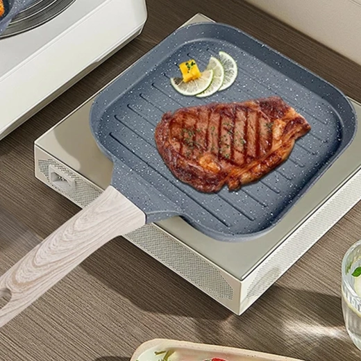 Square grill pan with non-stick surface and wood-look handle