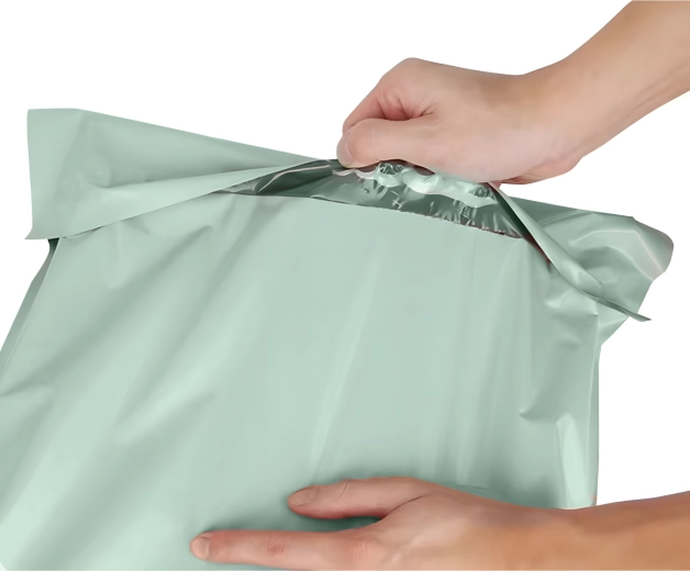 Fast and secure closure with self-adhesive strip