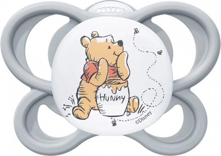 Duda NUK Perfect Match Air DISNEY Medvedek Pu, silikonska, 0–6 mesecev, siva