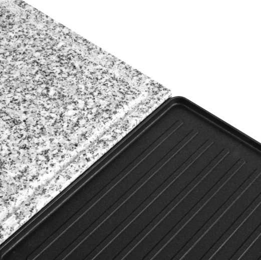Two grilling surfaces in one