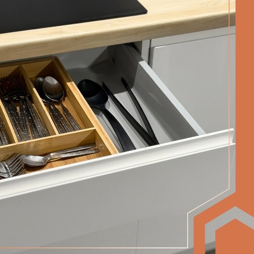 Red v predalih in organizacija pribora