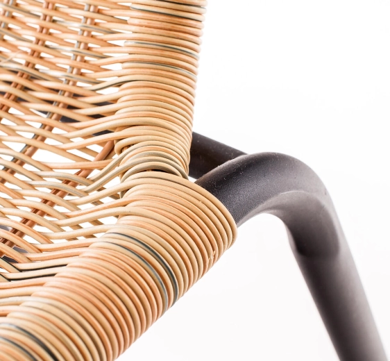 Vzdržljiv in zračen PE ratan