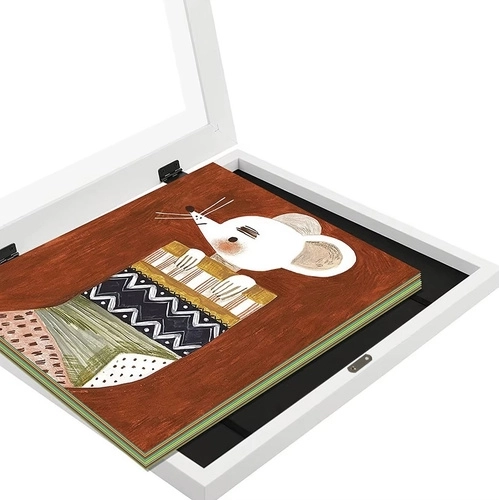 Storage space for up to 150 A4 pictures