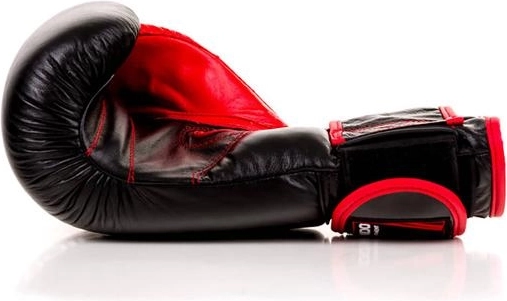 Utrjena PUR pena z visoko absorpcijo udarcev