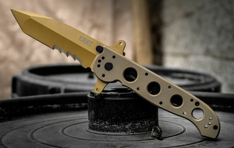 Fast flipper opening and finger protection