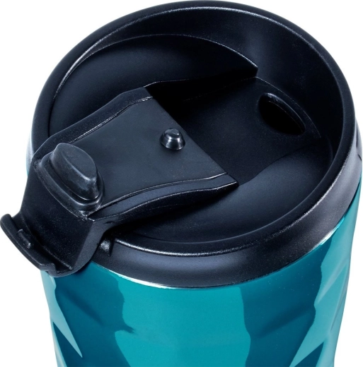 Tesni pokrov z zložljivim ustnikom