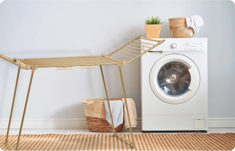 Stabilna kovinska konstrukcija z zlato površino