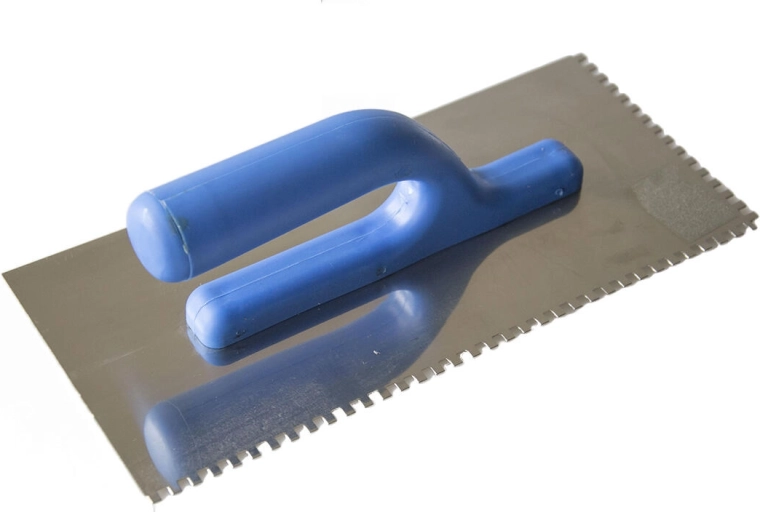 Nerjavno jekleno gladilo z zobmi 4 × 4 mm, 270/280 × 130 mm