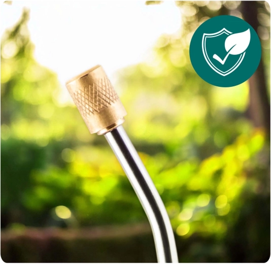 Medeninasta šoba za natančno razprševanje