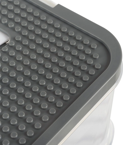 Practical lid with handle and non-slip surface