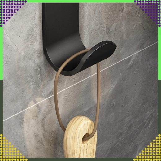 Praktičen kavelj za dodatke