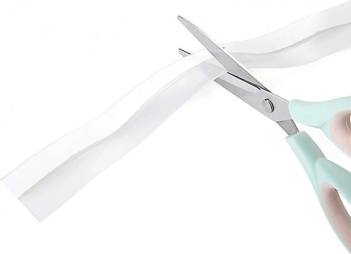 Preprosta samolepilna namestitev brez orodja