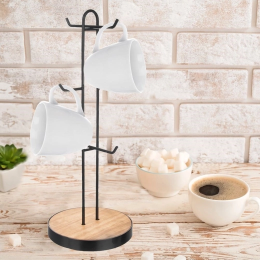 Trdna kovinska konstrukcija in stabilen lesen podstavek