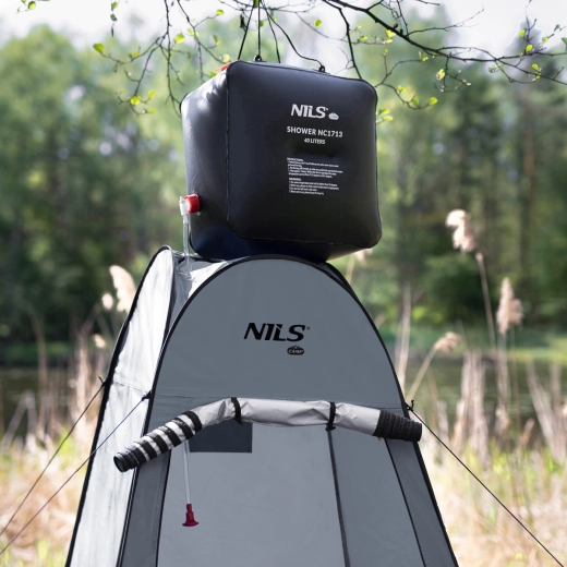 Pripravljena za zunanjo prho