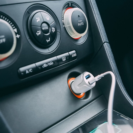 Car cigarette lighter adapter with 2 USB ports, 2.4 A, white