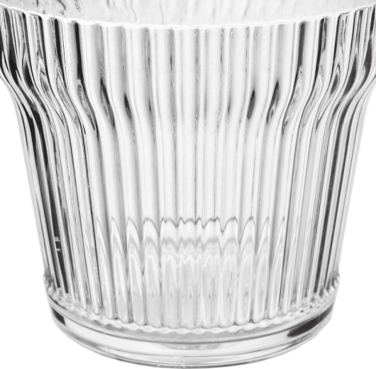 Trpežen akril in enostavno vzdrževanje