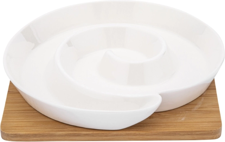 Eleganten porcelan v kremni barvi