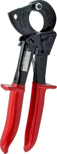 Ergonomsko izolirana ročaja